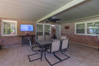 GREAT 4BR/2 1/2 BATH ONE LEVEL HOME LOCATED ON THE THIRTEENTH on Arrowhead Country Club in Alabama - for sale on GolfHomes.com, golf home, golf lot