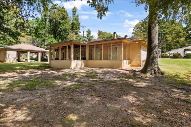 Discover the potential in this 3 bedroom, 2 bath home tucked on Hide-A-Way Lake Golf Course in Texas - for sale on GolfHomes.com, golf home, golf lot