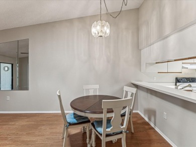 This delightful 2BR/2BA/1 Car Garage villa, nestled in the on Tarpon Springs Golf Course in Florida - for sale on GolfHomes.com, golf home, golf lot