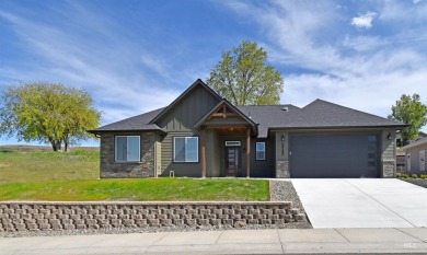 Everything you've dreamed of in a one level is in THIS new on Lewiston Golf and Country Club in Idaho - for sale on GolfHomes.com, golf home, golf lot