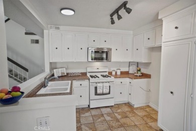 Welcome to this beautifully maintained townhome located in the on Vista Valencia Golf Course in California - for sale on GolfHomes.com, golf home, golf lot
