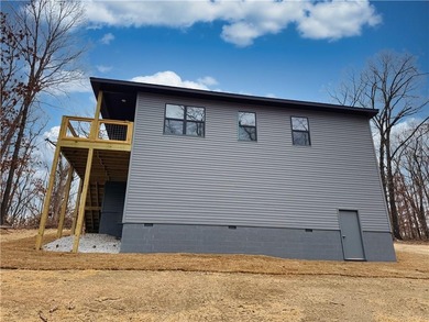 Outstanding location for stunning new Bella Vista home in on Bella Vista Country Club - Berksdale in Arkansas - for sale on GolfHomes.com, golf home, golf lot