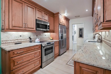 Must see this 3 bedroom home located in the renowned Fountains on Fountains Golf and Country Club in Florida - for sale on GolfHomes.com, golf home, golf lot