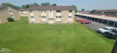 Well maintained Wildwood condo in Marysville! This 2 bedroom 1 on Marysville Golf Course in Michigan - for sale on GolfHomes.com, golf home, golf lot