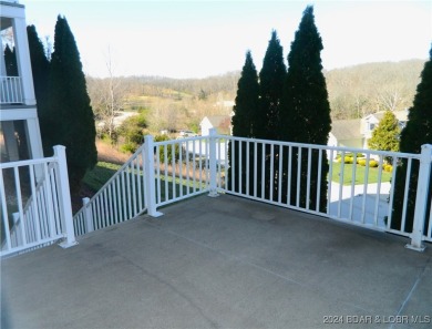 This Country Club Cove Villa is ready for new owners.  Sits on Seasons Ridge At Four Seasons in Missouri - for sale on GolfHomes.com, golf home, golf lot