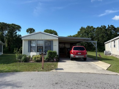 -Updated bathroom with walk-in shower- -Large, quiet corner lot- on Sebring Lakeside Golf Resort in Florida - for sale on GolfHomes.com, golf home, golf lot
