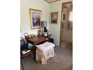 -Updated bathroom with walk-in shower- -Large, quiet corner lot- on Sebring Lakeside Golf Resort in Florida - for sale on GolfHomes.com, golf home, golf lot