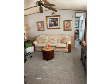 -Updated bathroom with walk-in shower- -Large, quiet corner lot- on Sebring Lakeside Golf Resort in Florida - for sale on GolfHomes.com, golf home, golf lot