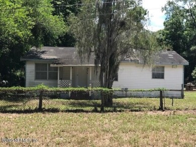 Charming Cottage Near Golf, Parks, and Beaches! Discover the on Palatka Golf Club in Florida - for sale on GolfHomes.com, golf home, golf lot