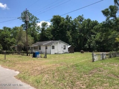 Charming Cottage Near Golf, Parks, and Beaches! Discover the on Palatka Golf Club in Florida - for sale on GolfHomes.com, golf home, golf lot