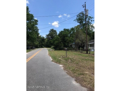 Charming Cottage Near Golf, Parks, and Beaches! Discover the on Palatka Golf Club in Florida - for sale on GolfHomes.com, golf home, golf lot