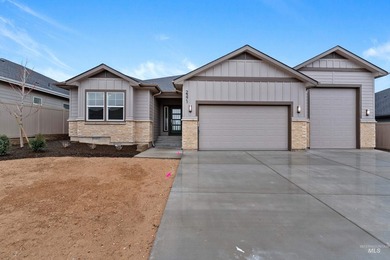 The Mirage by Pioneer Homes is a charming single level home with on Hunters Point Golf Club in Idaho - for sale on GolfHomes.com, golf home, golf lot