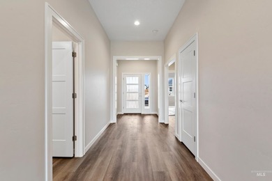 The Mirage by Pioneer Homes is a charming single level home with on Hunters Point Golf Club in Idaho - for sale on GolfHomes.com, golf home, golf lot