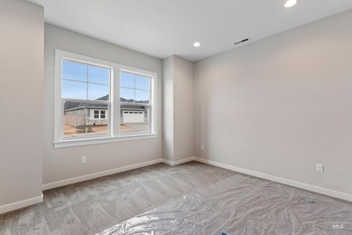 The Mirage by Pioneer Homes is a charming single level home with on Hunters Point Golf Club in Idaho - for sale on GolfHomes.com, golf home, golf lot