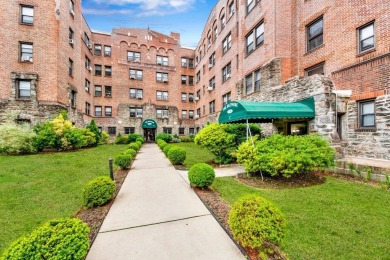 Rarely Available Two-Bedroom Gem in the Heart of Pelham Manor! on Pelham Country Club in New York - for sale on GolfHomes.com, golf home, golf lot