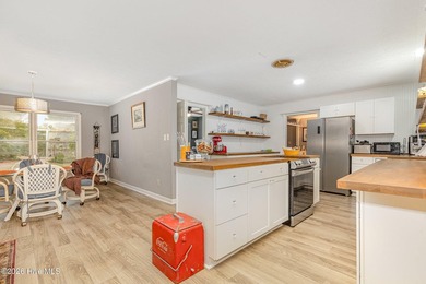 ***GOLF FRONT HOME ON 1 ACRE IN FOXFIRE!*** This spacious on Foxfire Golf and Country Club in North Carolina - for sale on GolfHomes.com, golf home, golf lot