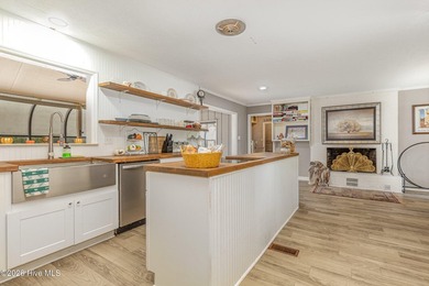 ***GOLF FRONT HOME ON 1 ACRE IN FOXFIRE!*** This spacious on Foxfire Golf and Country Club in North Carolina - for sale on GolfHomes.com, golf home, golf lot