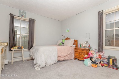 ***GOLF FRONT HOME ON 1 ACRE IN FOXFIRE!*** This spacious on Foxfire Golf and Country Club in North Carolina - for sale on GolfHomes.com, golf home, golf lot