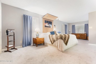 ***GOLF FRONT HOME ON 1 ACRE IN FOXFIRE!*** This spacious on Foxfire Golf and Country Club in North Carolina - for sale on GolfHomes.com, golf home, golf lot