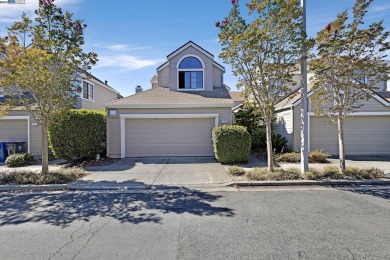 Welcome to this charming 2 bedrooms, 2.5 bathrooms home located on Chuck Corica Golf Complex in California - for sale on GolfHomes.com, golf home, golf lot