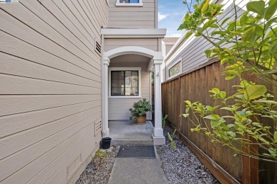 Welcome to this charming 2 bedrooms, 2.5 bathrooms home located on Chuck Corica Golf Complex in California - for sale on GolfHomes.com, golf home, golf lot