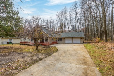 Look no further, you have found the perfect country setting in on Canadian Lakes Country Club-The Highlands Course in Michigan - for sale on GolfHomes.com, golf home, golf lot