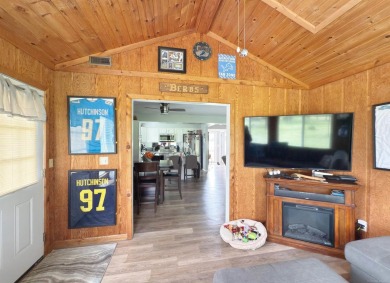 Updated Condo on Woodland Hills Golf Course - No HOA Fees! Don't on Woodland Hills Golf Course in Michigan - for sale on GolfHomes.com, golf home, golf lot