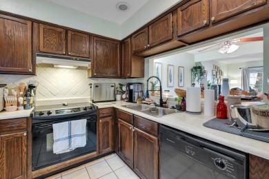 This adorable townhouse is in the most convenient location to on Hilaman Park Golf Course in Florida - for sale on GolfHomes.com, golf home, golf lot