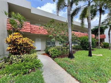 Exceptional opportunity to acquire a spacious 3-bedroom on Oaks Country Club in Florida - for sale on GolfHomes.com, golf home, golf lot