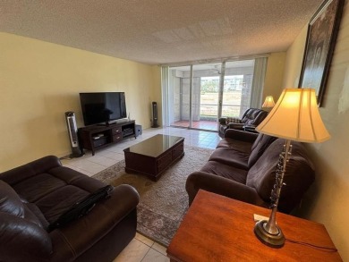 Exceptional opportunity to acquire a spacious 3-bedroom on Oaks Country Club in Florida - for sale on GolfHomes.com, golf home, golf lot