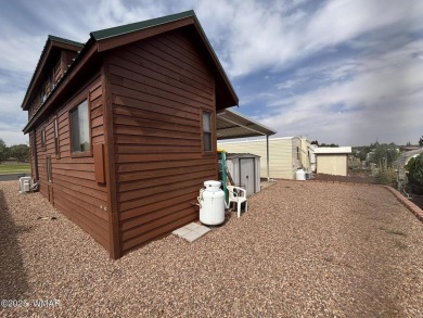 Get a cozy cabin feel in this charming home in desirable Juniper on Juniper Ridge R.V. Golf Resort in Arizona - for sale on GolfHomes.com, golf home, golf lot
