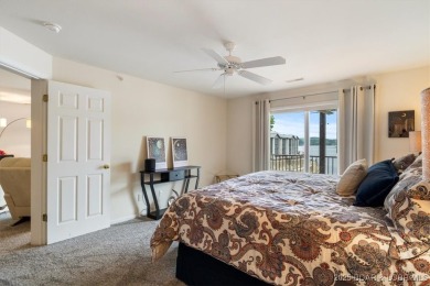 Turn the Key & move in! 6 easy steps up from parking will take on The Club At Old Kinderhook in Missouri - for sale on GolfHomes.com, golf home, golf lot