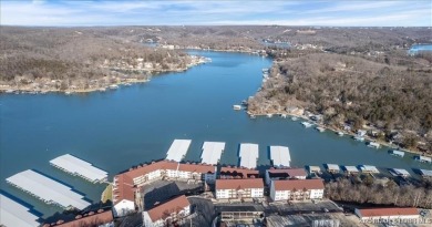 Turn the Key & move in! 6 easy steps up from parking will take on The Club At Old Kinderhook in Missouri - for sale on GolfHomes.com, golf home, golf lot