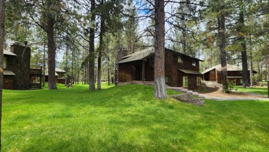 #61 Wildflower boasts an exceptional location on the 13th hole on Sunriver Woodlands Golf Course in Oregon - for sale on GolfHomes.com, golf home, golf lot