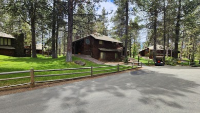 #61 Wildflower boasts an exceptional location on the 13th hole on Sunriver Woodlands Golf Course in Oregon - for sale on GolfHomes.com, golf home, golf lot