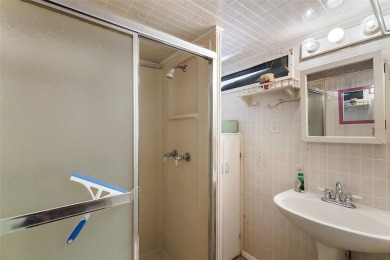 This 2-bedroom, 2-bath furnished mobile home located in the on Bay Tree Golf Course in Florida - for sale on GolfHomes.com, golf home, golf lot