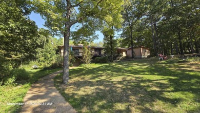 Golf Course Home! Home sits on 2 lots, has a 2 car garage on Indian Hills Country Club in Arkansas - for sale on GolfHomes.com, golf home, golf lot