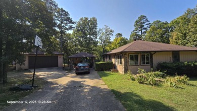 Golf Course Home! Home sits on 2 lots, has a 2 car garage on Indian Hills Country Club in Arkansas - for sale on GolfHomes.com, golf home, golf lot