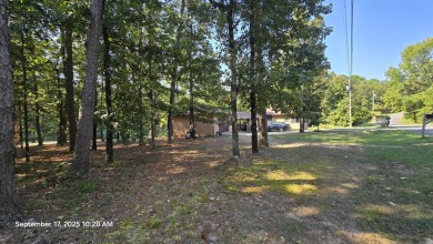 Golf Course Home! Home sits on 2 lots, has a 2 car garage on Indian Hills Country Club in Arkansas - for sale on GolfHomes.com, golf home, golf lot