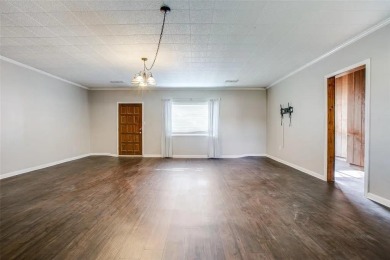 Spacious home perfect for a growing family! Conveniently located on Waxahachie Country Club in Texas - for sale on GolfHomes.com, golf home, golf lot
