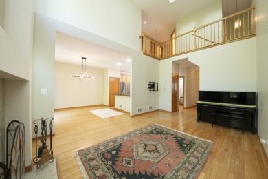 Welcome to this beautiful home! Views of the Golf courses.  2 on Schaumburg Golf Club in Illinois - for sale on GolfHomes.com, golf home, golf lot