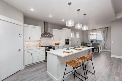 Welcome to your home with a view! This beautiful 3 bed, 2 bath on Hunters Point Golf Club in Idaho - for sale on GolfHomes.com, golf home, golf lot