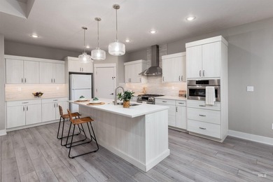 Welcome to your home with a view! This beautiful 3 bed, 2 bath on Hunters Point Golf Club in Idaho - for sale on GolfHomes.com, golf home, golf lot