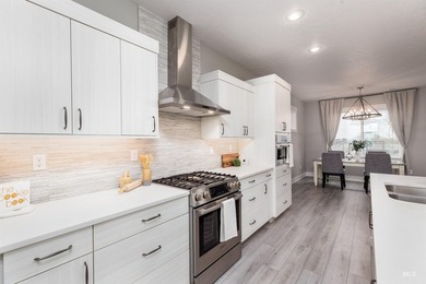 Welcome to your home with a view! This beautiful 3 bed, 2 bath on Hunters Point Golf Club in Idaho - for sale on GolfHomes.com, golf home, golf lot