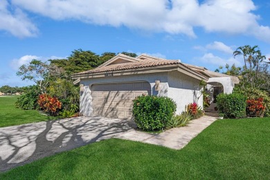 Welcome to this beautifully maintained 2-bedroom, 2.5-bathroom on Indian Spring Golf and Country Club in Florida - for sale on GolfHomes.com, golf home, golf lot