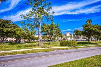 Owner says bring all offers!!!!!Golfers paradise- this on Seven Lakes Golf and Tennis Community in Florida - for sale on GolfHomes.com, golf home, golf lot