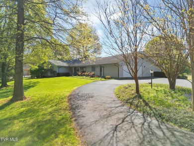 This stunning contemporary ranch home is situated on 1.71 acres on Link Hills Country Club in Tennessee - for sale on GolfHomes.com, golf home, golf lot
