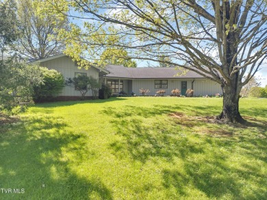 This stunning contemporary ranch home is situated on 1.71 acres on Link Hills Country Club in Tennessee - for sale on GolfHomes.com, golf home, golf lot