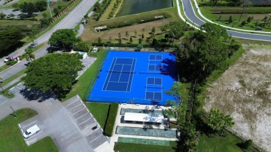 Updated 2 bed 2 bath plus bonus Florida room with closet on Forest Oaks Golf Club in Florida - for sale on GolfHomes.com, golf home, golf lot