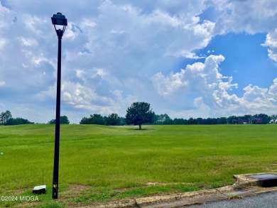 Plush greens, gorgeous homes, wonderful clubhouse and pool on Southern Hills Golf Club in Georgia - for sale on GolfHomes.com, golf home, golf lot